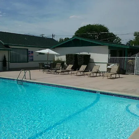 Bishop Village Motel